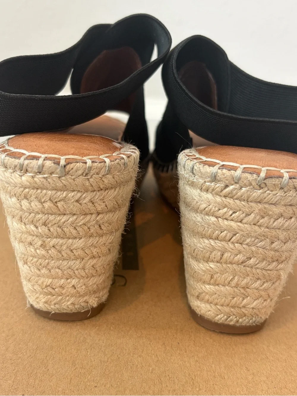 Gentle Souls by Kenneth Cole Colleen Wedge Sandal Sz 8, Black
